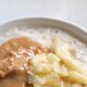 Porridge with banana and peanut butter